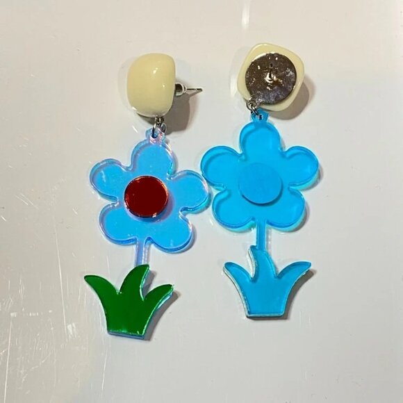 Retro Mod Flower Power 60s Acrylic Daisy Pierced Earrings - Picture 5 of 14